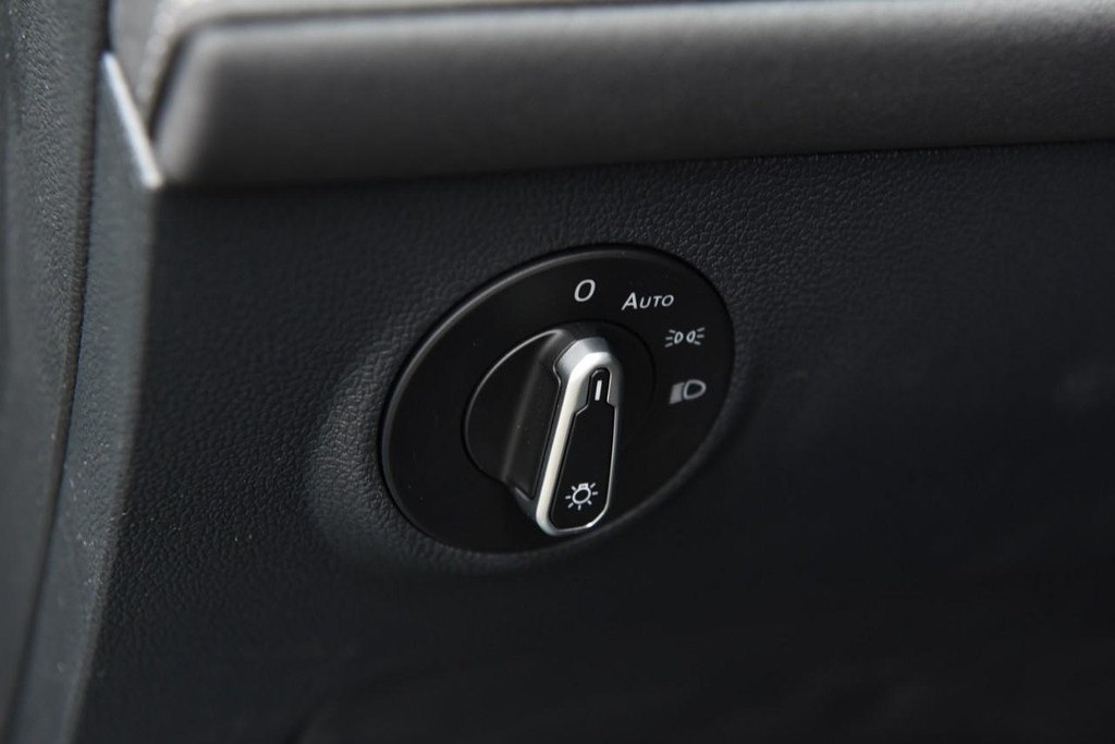 Volkswagen Taos Vehicle Full-screen Gallery Image 10