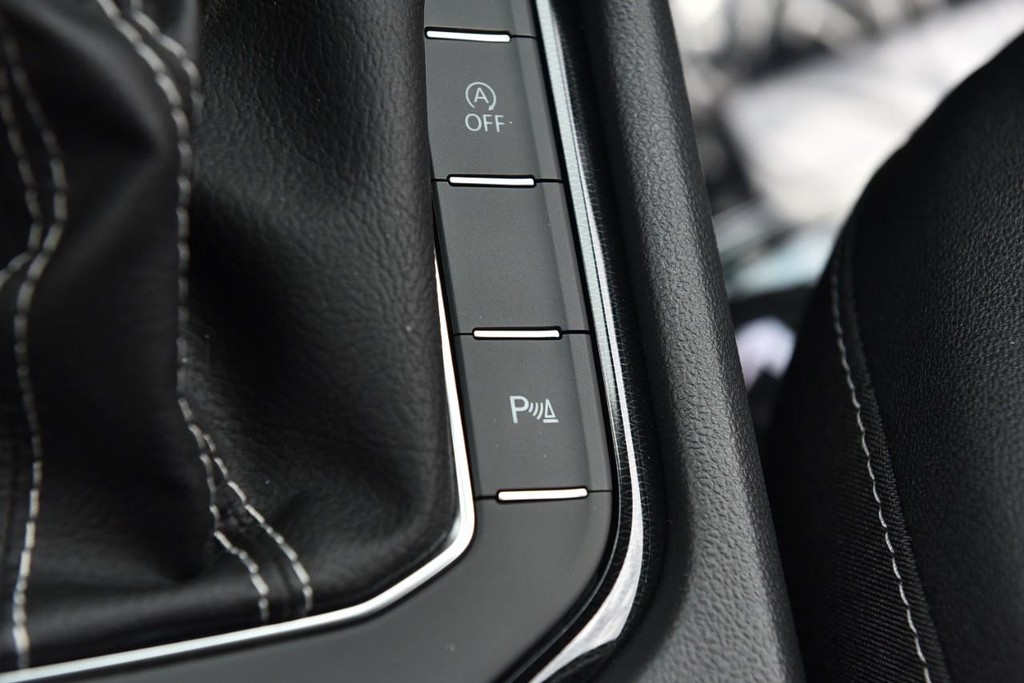 Volkswagen Taos Vehicle Full-screen Gallery Image 18