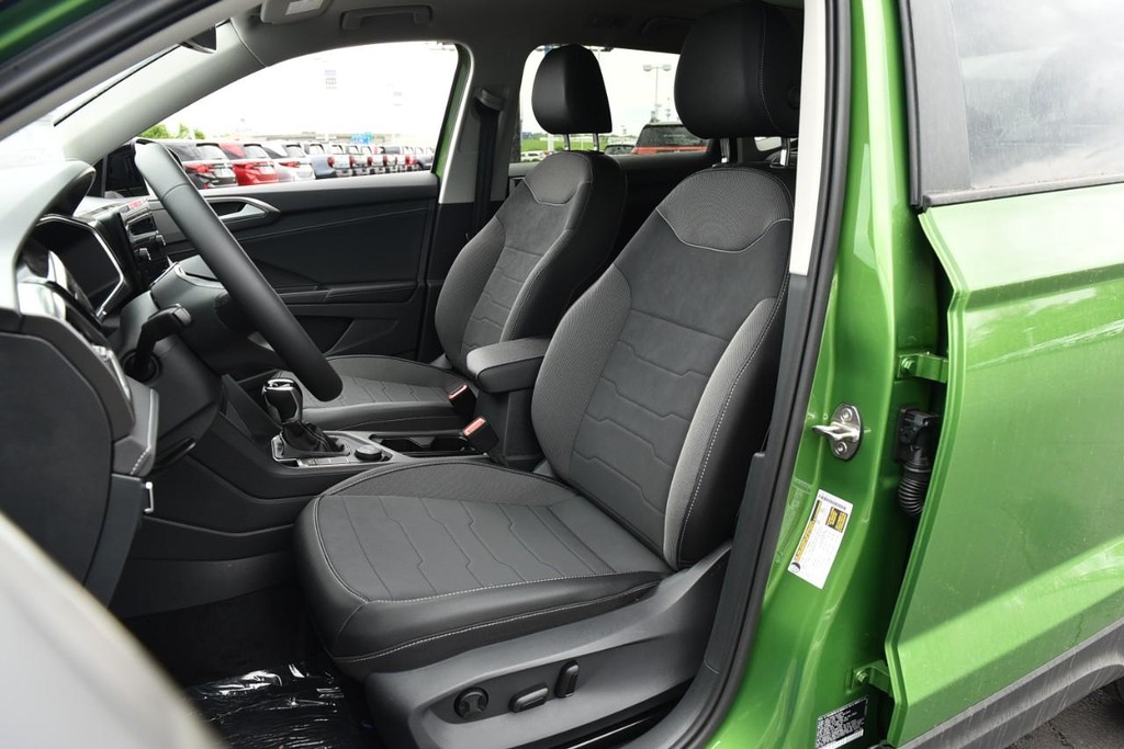 Volkswagen Taos Vehicle Full-screen Gallery Image 20
