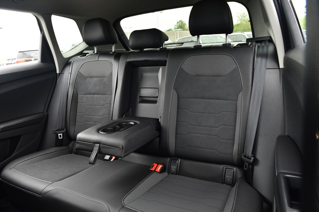 Volkswagen Taos Vehicle Full-screen Gallery Image 23