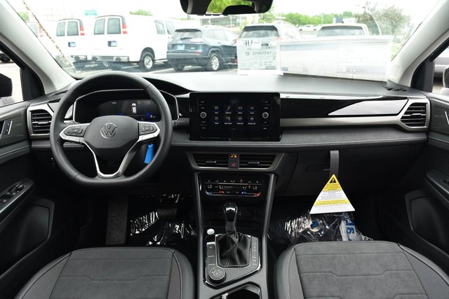 Volkswagen Taos Vehicle Image 07
