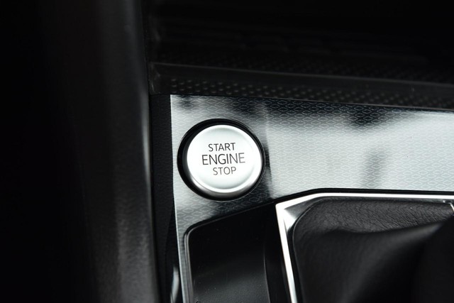 Volkswagen Taos Vehicle Image 16
