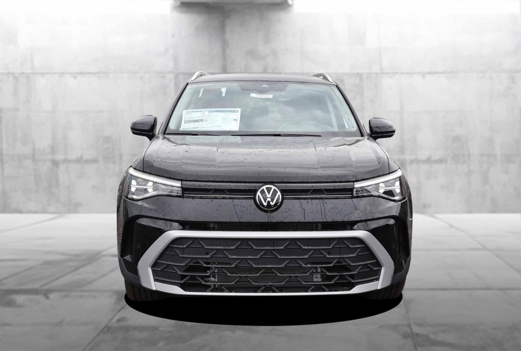 Volkswagen Taos Vehicle Full-screen Gallery Image 4