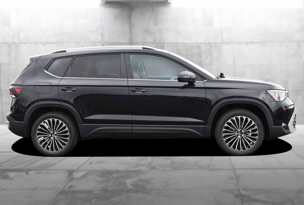 Volkswagen Taos Vehicle Full-screen Gallery Image 5
