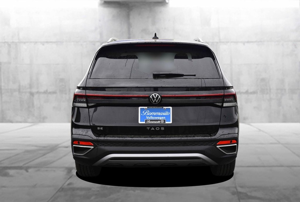 Volkswagen Taos Vehicle Full-screen Gallery Image 6