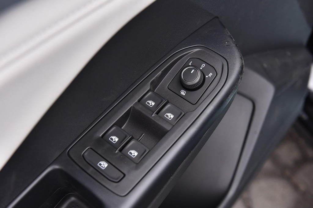 Volkswagen Taos Vehicle Full-screen Gallery Image 8