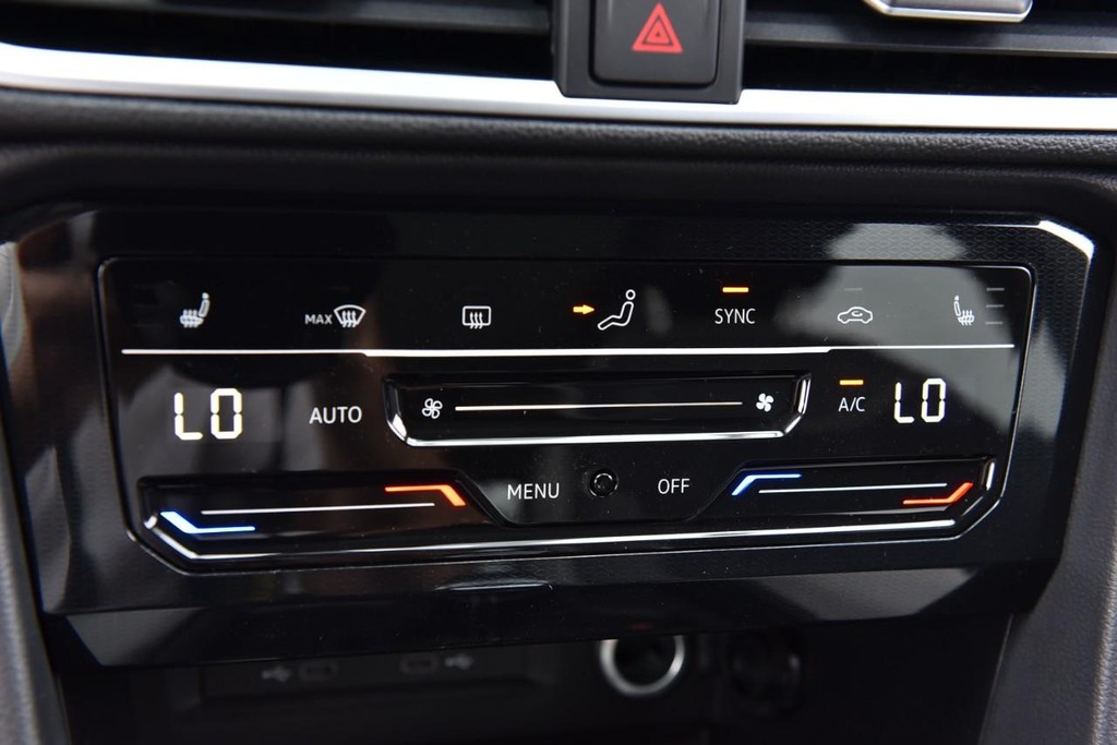 Volkswagen Taos Vehicle Full-screen Gallery Image 14