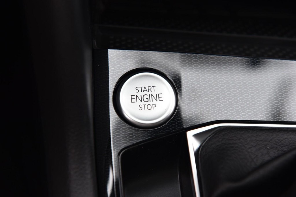 Volkswagen Taos Vehicle Full-screen Gallery Image 16