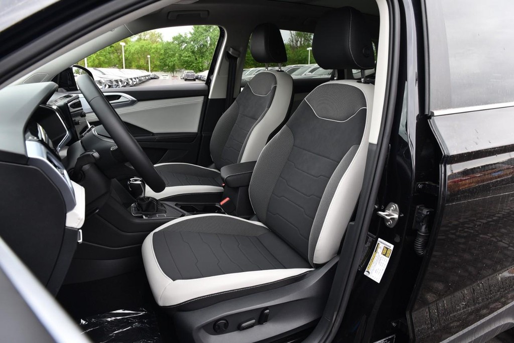 Volkswagen Taos Vehicle Full-screen Gallery Image 19