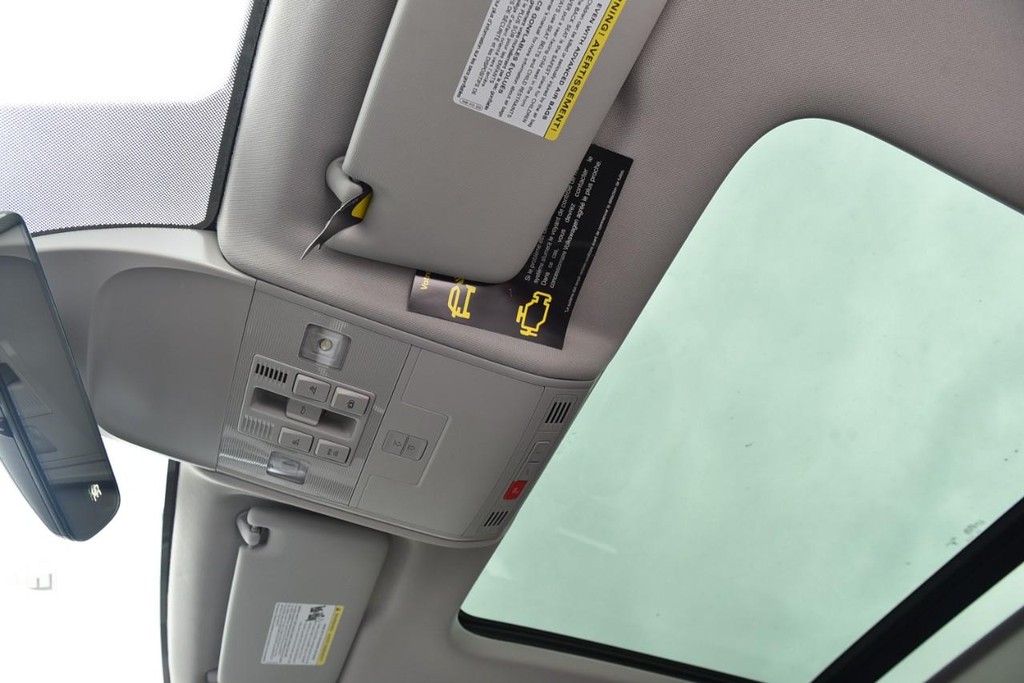 Volkswagen Taos Vehicle Full-screen Gallery Image 21