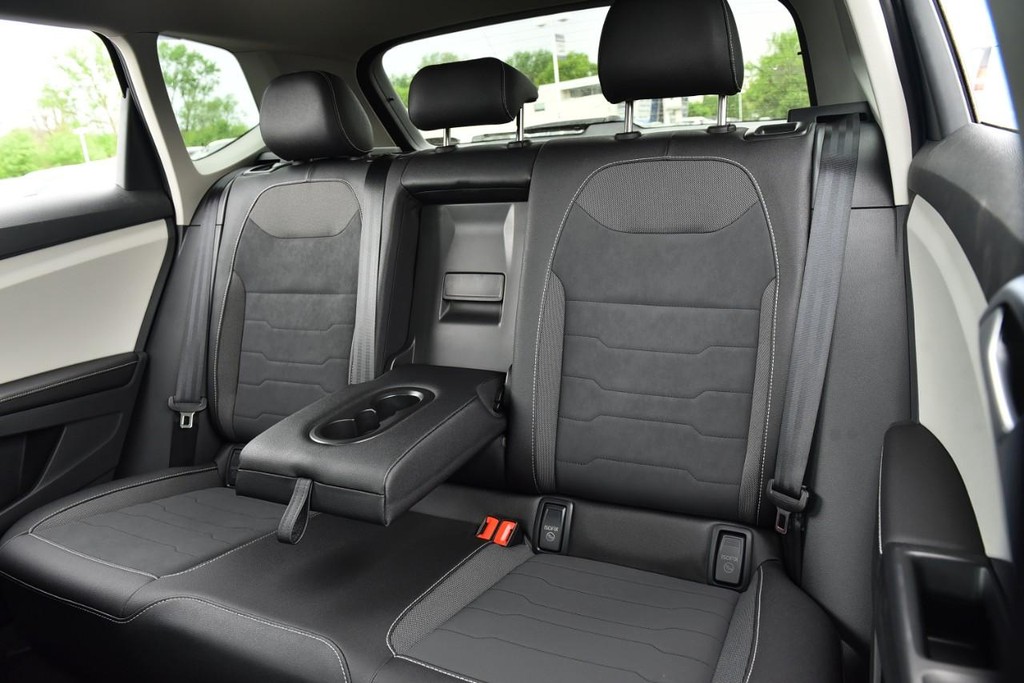 Volkswagen Taos Vehicle Full-screen Gallery Image 22
