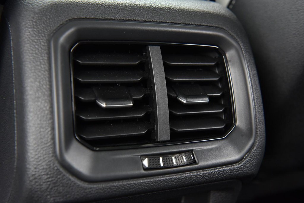 Volkswagen Taos Vehicle Full-screen Gallery Image 23
