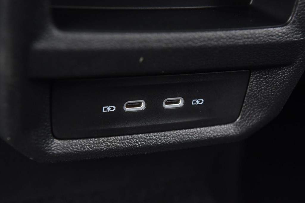 Volkswagen Taos Vehicle Full-screen Gallery Image 24