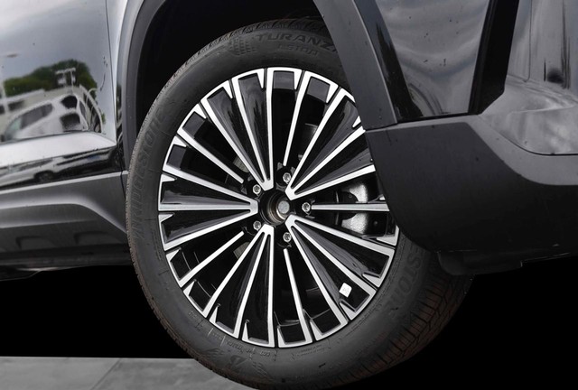 Volkswagen Taos Vehicle Image 03