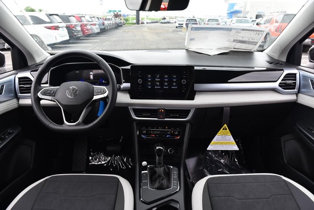 Volkswagen Taos Vehicle Image 07