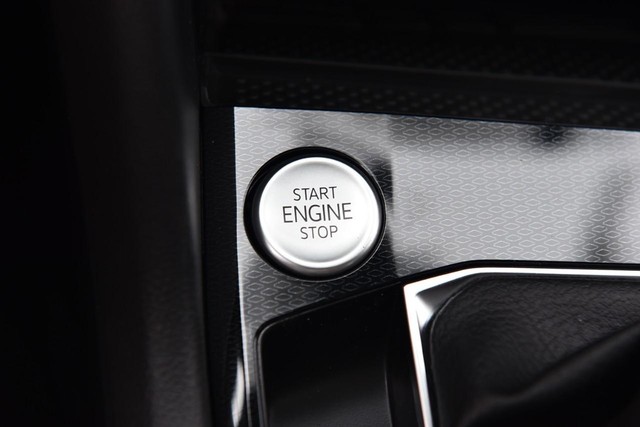 Volkswagen Taos Vehicle Image 16