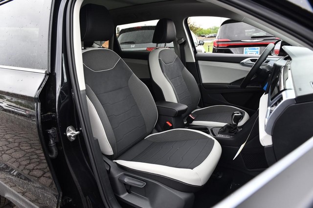 Volkswagen Taos Vehicle Image 20