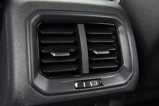 Volkswagen Taos Vehicle Image 23