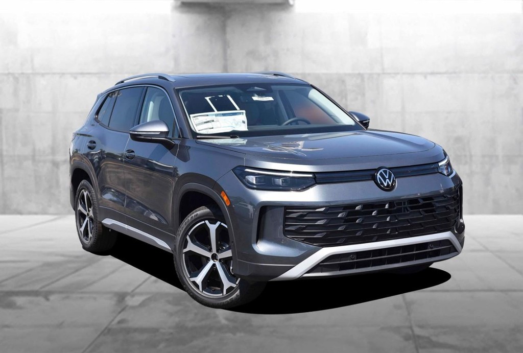 Volkswagen Tiguan Vehicle Full-screen Gallery Image 2