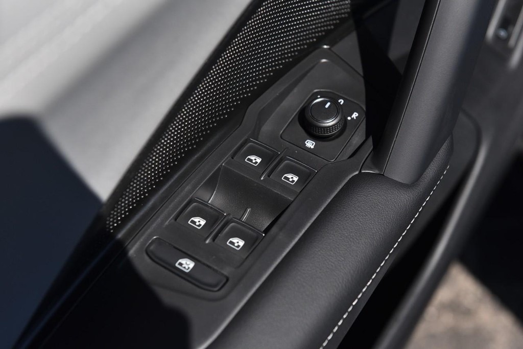 Volkswagen Tiguan Vehicle Full-screen Gallery Image 8