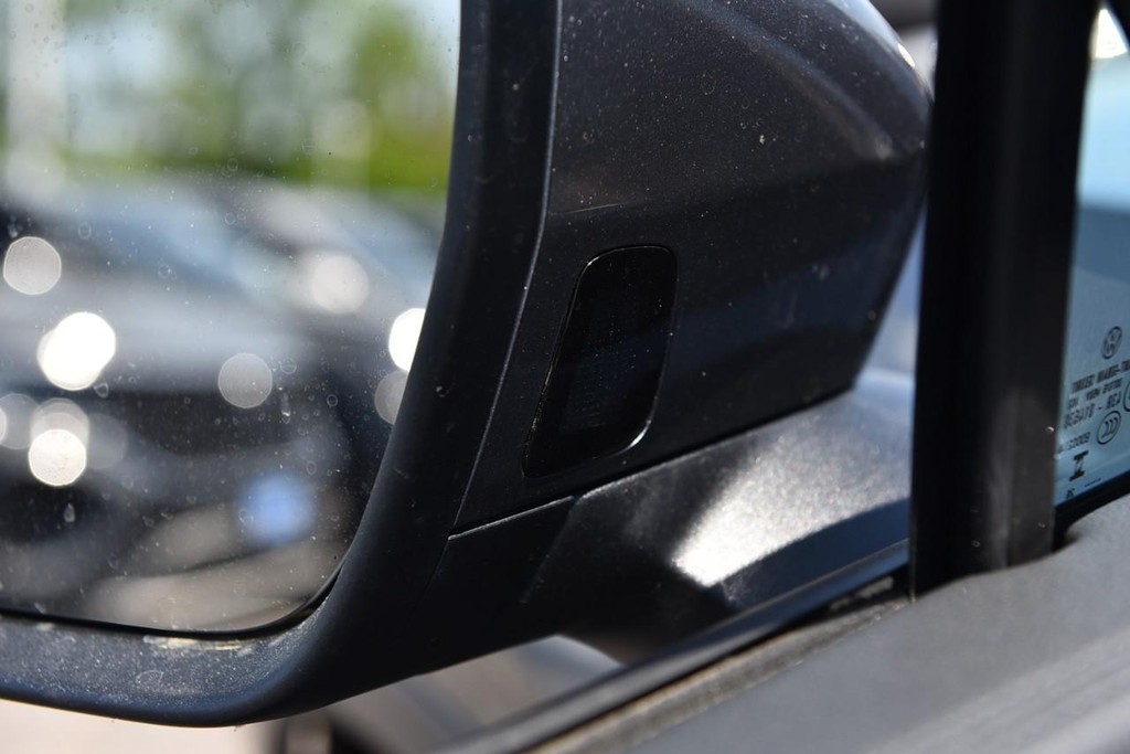 Volkswagen Tiguan Vehicle Full-screen Gallery Image 10