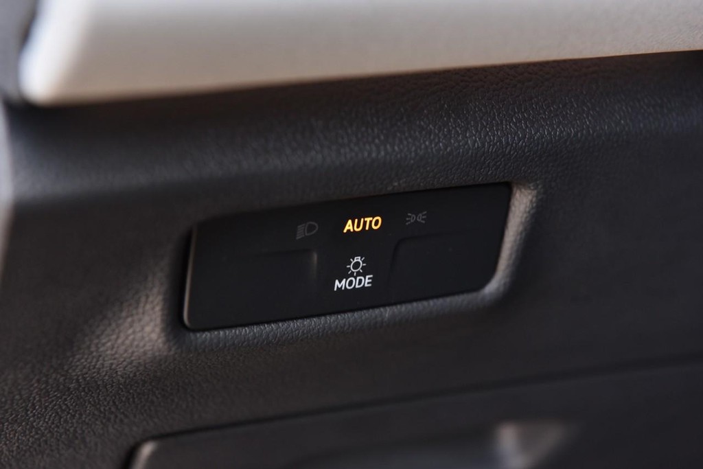 Volkswagen Tiguan Vehicle Full-screen Gallery Image 11