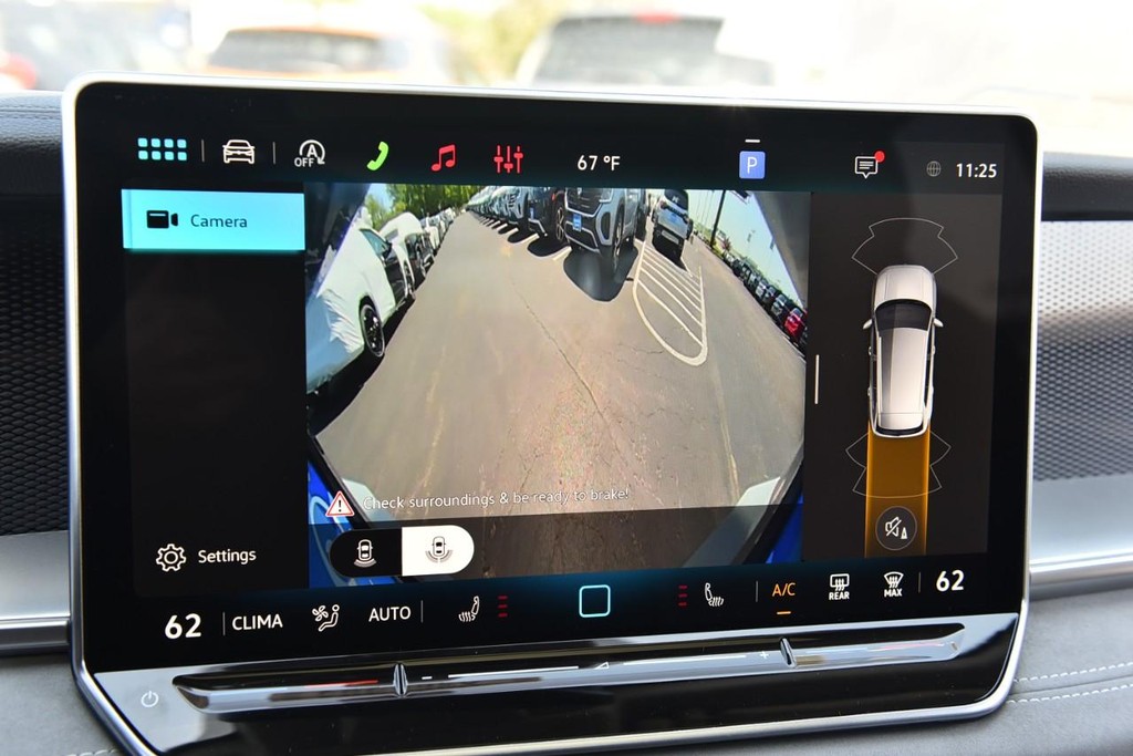 Volkswagen Tiguan Vehicle Full-screen Gallery Image 14