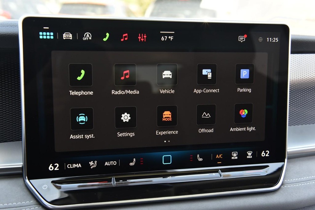 Volkswagen Tiguan Vehicle Full-screen Gallery Image 15