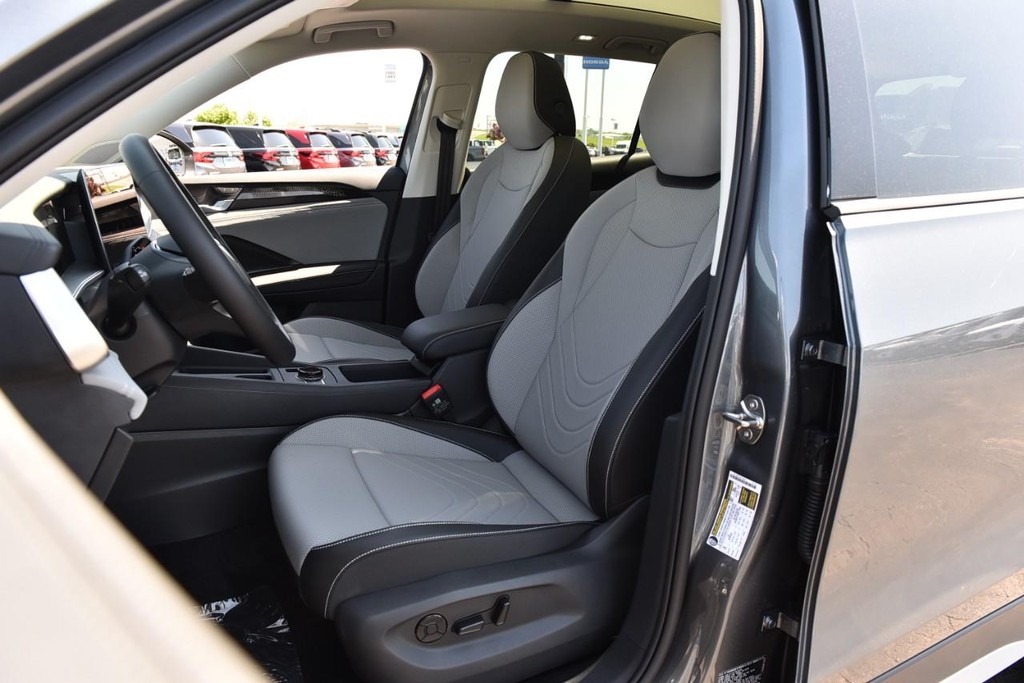 Volkswagen Tiguan Vehicle Full-screen Gallery Image 19