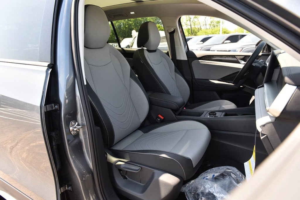 Volkswagen Tiguan Vehicle Full-screen Gallery Image 20