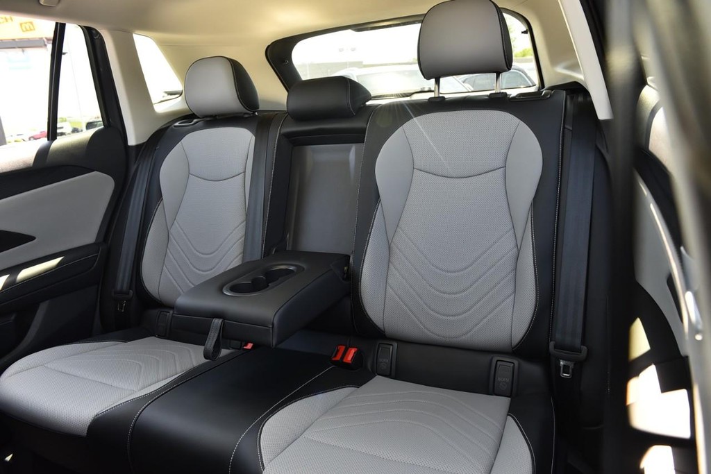 Volkswagen Tiguan Vehicle Full-screen Gallery Image 22