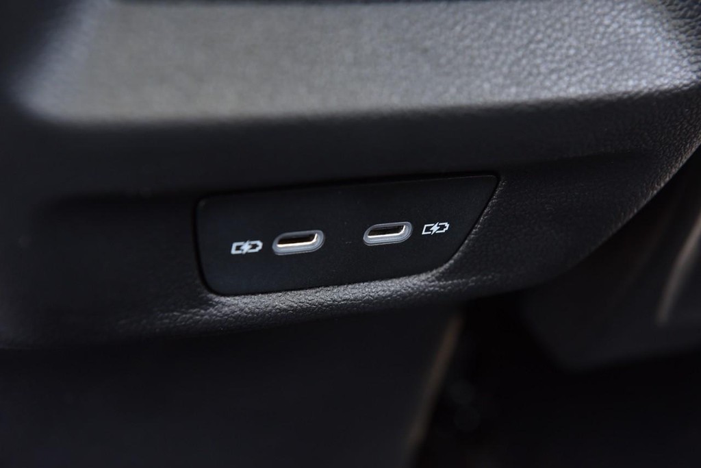 Volkswagen Tiguan Vehicle Full-screen Gallery Image 24
