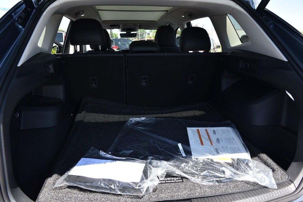 Volkswagen Tiguan Vehicle Full-screen Gallery Image 25