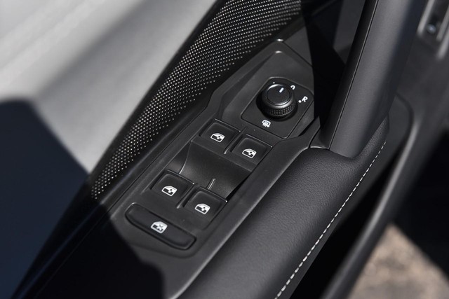 Volkswagen Tiguan Vehicle Image 08