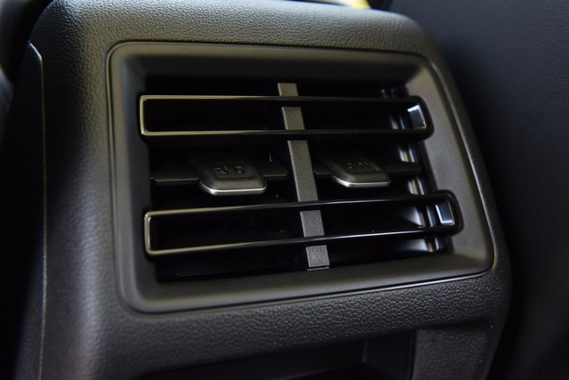 Volkswagen Tiguan Vehicle Image 23