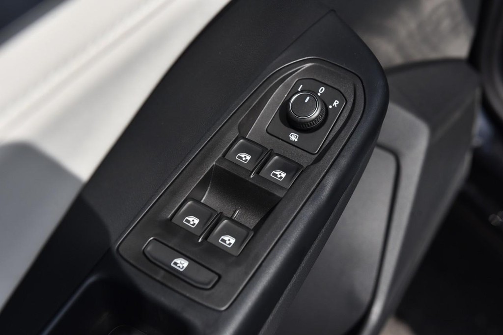 Volkswagen Taos Vehicle Full-screen Gallery Image 8