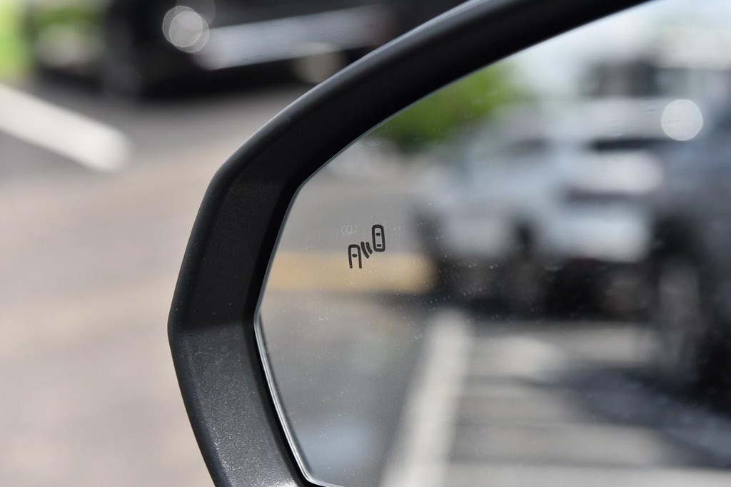Volkswagen Taos Vehicle Full-screen Gallery Image 9