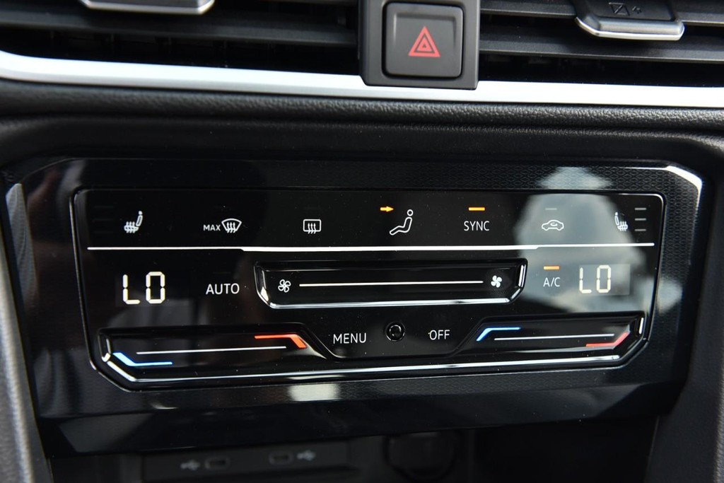 Volkswagen Taos Vehicle Full-screen Gallery Image 14
