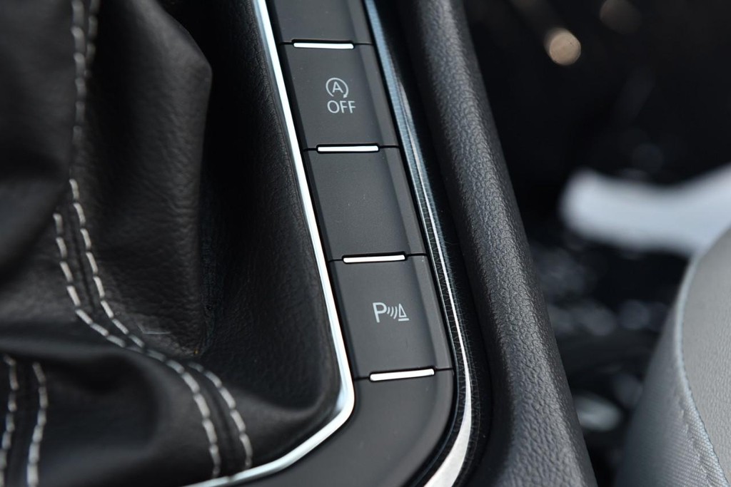 Volkswagen Taos Vehicle Full-screen Gallery Image 18