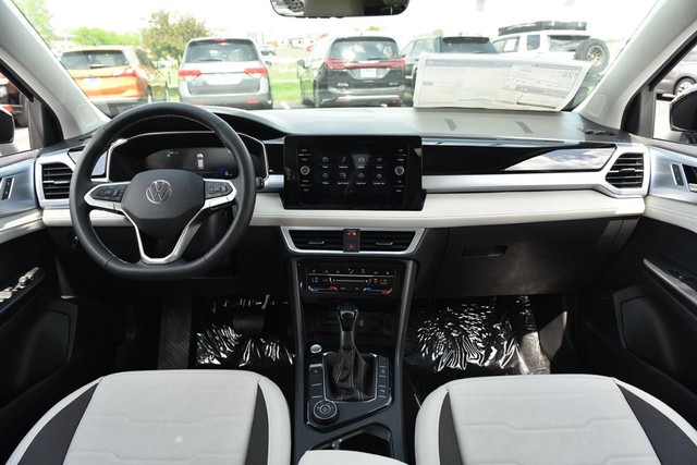 Volkswagen Taos Vehicle Image 07