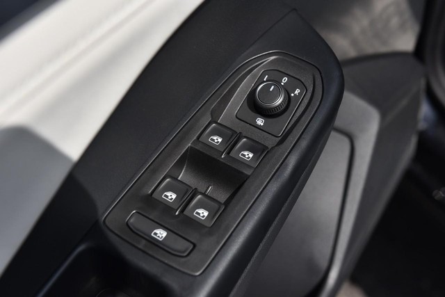 Volkswagen Taos Vehicle Image 08