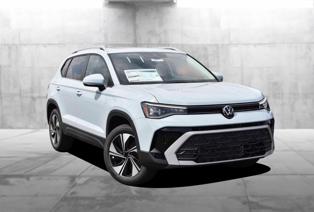 Volkswagen Taos Vehicle Full-screen Gallery Image 2