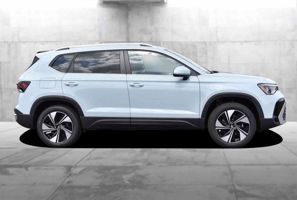 Volkswagen Taos Vehicle Full-screen Gallery Image 5