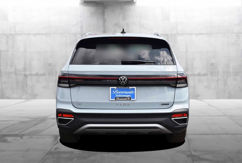 Volkswagen Taos Vehicle Full-screen Gallery Image 6