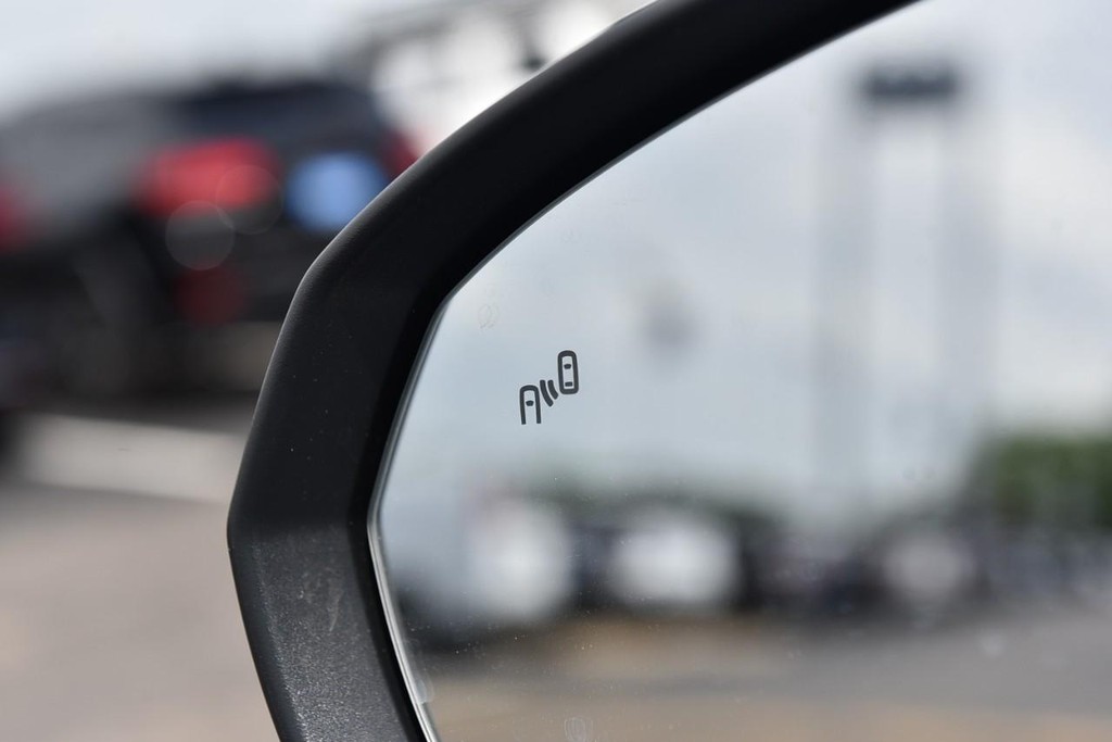 Volkswagen Taos Vehicle Full-screen Gallery Image 9