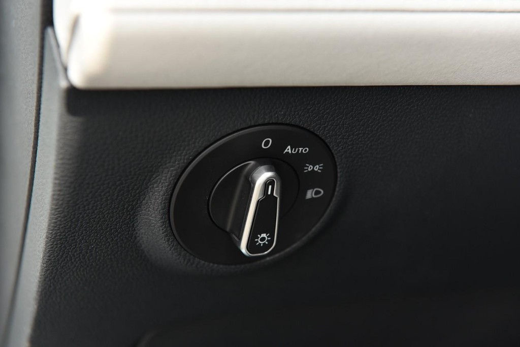 Volkswagen Taos Vehicle Full-screen Gallery Image 10
