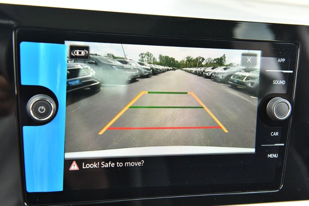 Volkswagen Taos Vehicle Full-screen Gallery Image 12