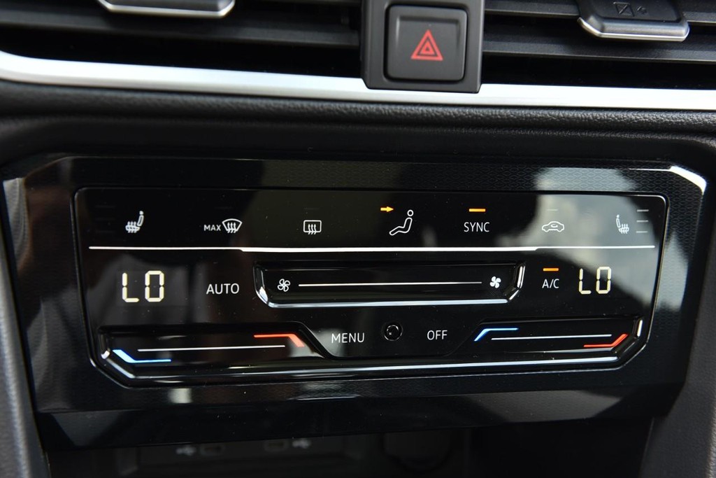 Volkswagen Taos Vehicle Full-screen Gallery Image 14