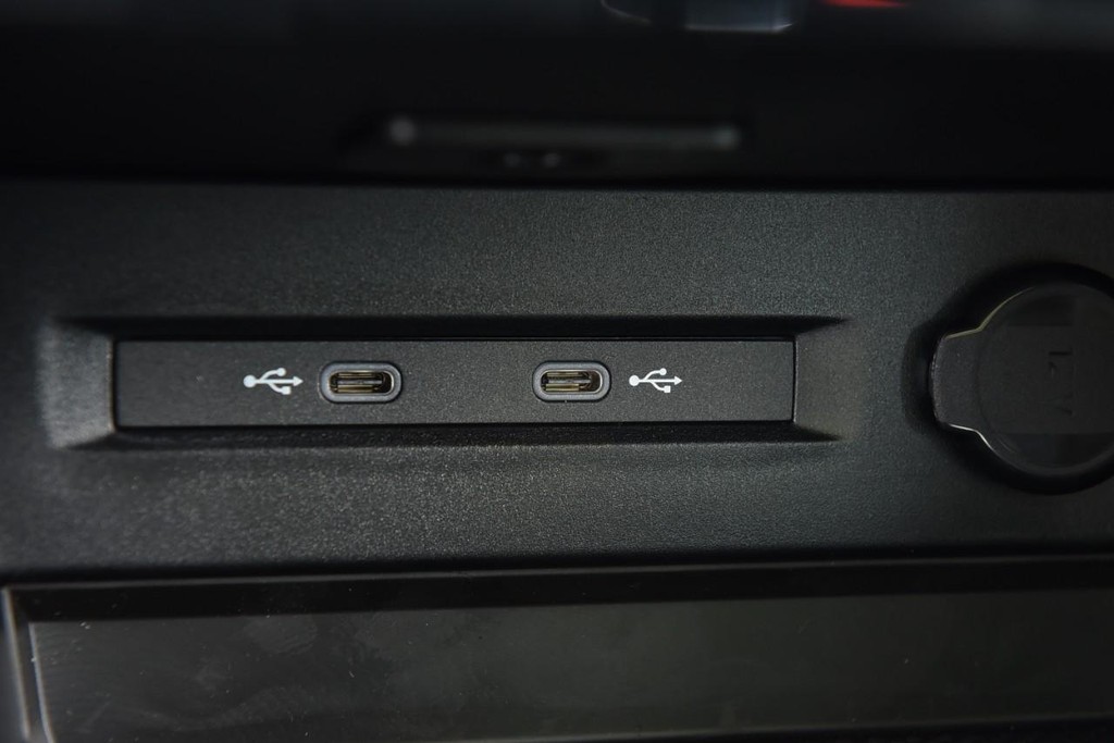 Volkswagen Taos Vehicle Full-screen Gallery Image 15