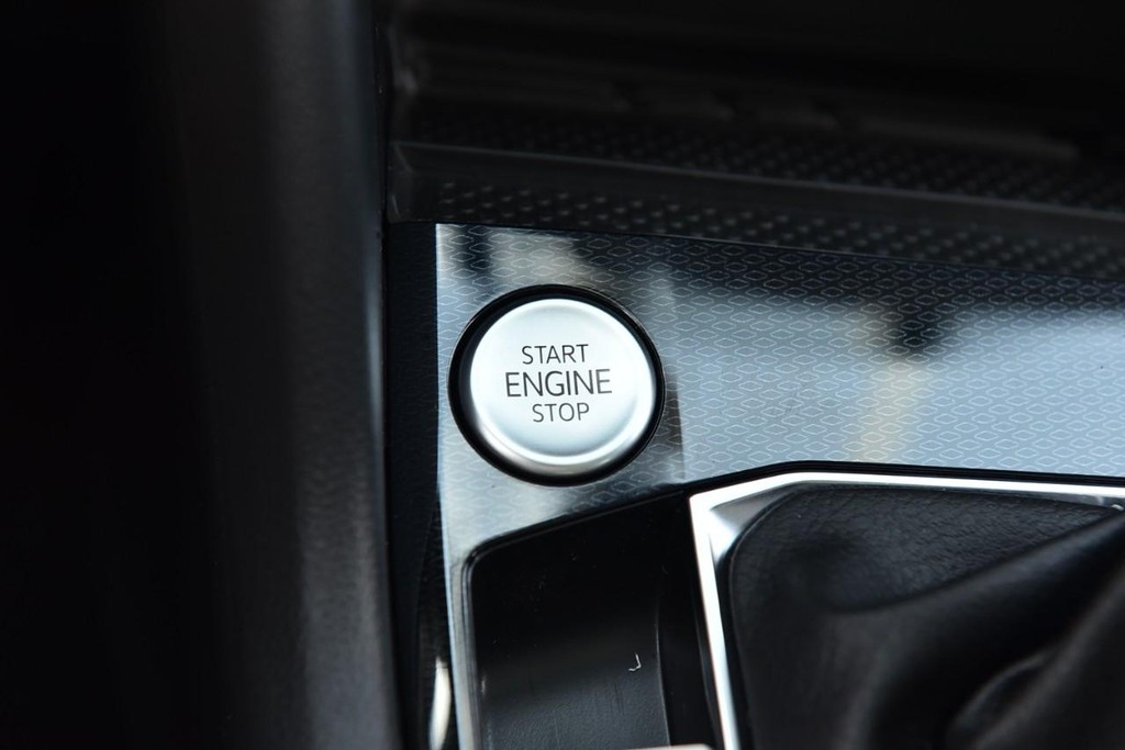 Volkswagen Taos Vehicle Full-screen Gallery Image 16